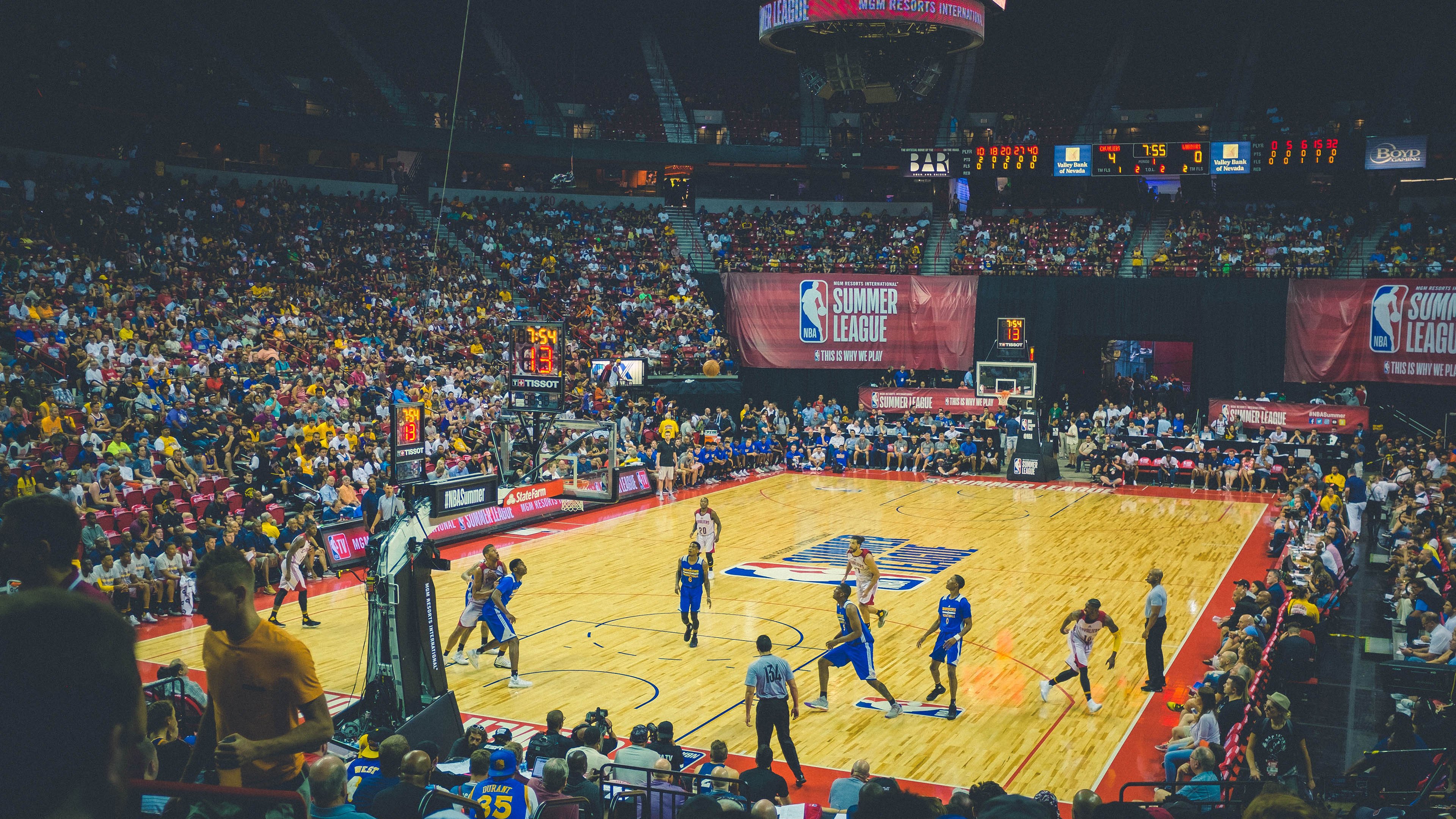 安东·李恩：他是全黑队防守和进攻的双重保障，能力全面，安东内利什么水平